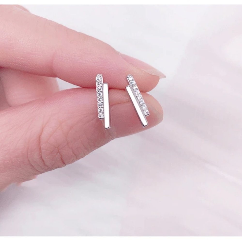 *NEW 925 Sterling Silver Diamond Bar Earrings Z - Picture 4 of 5